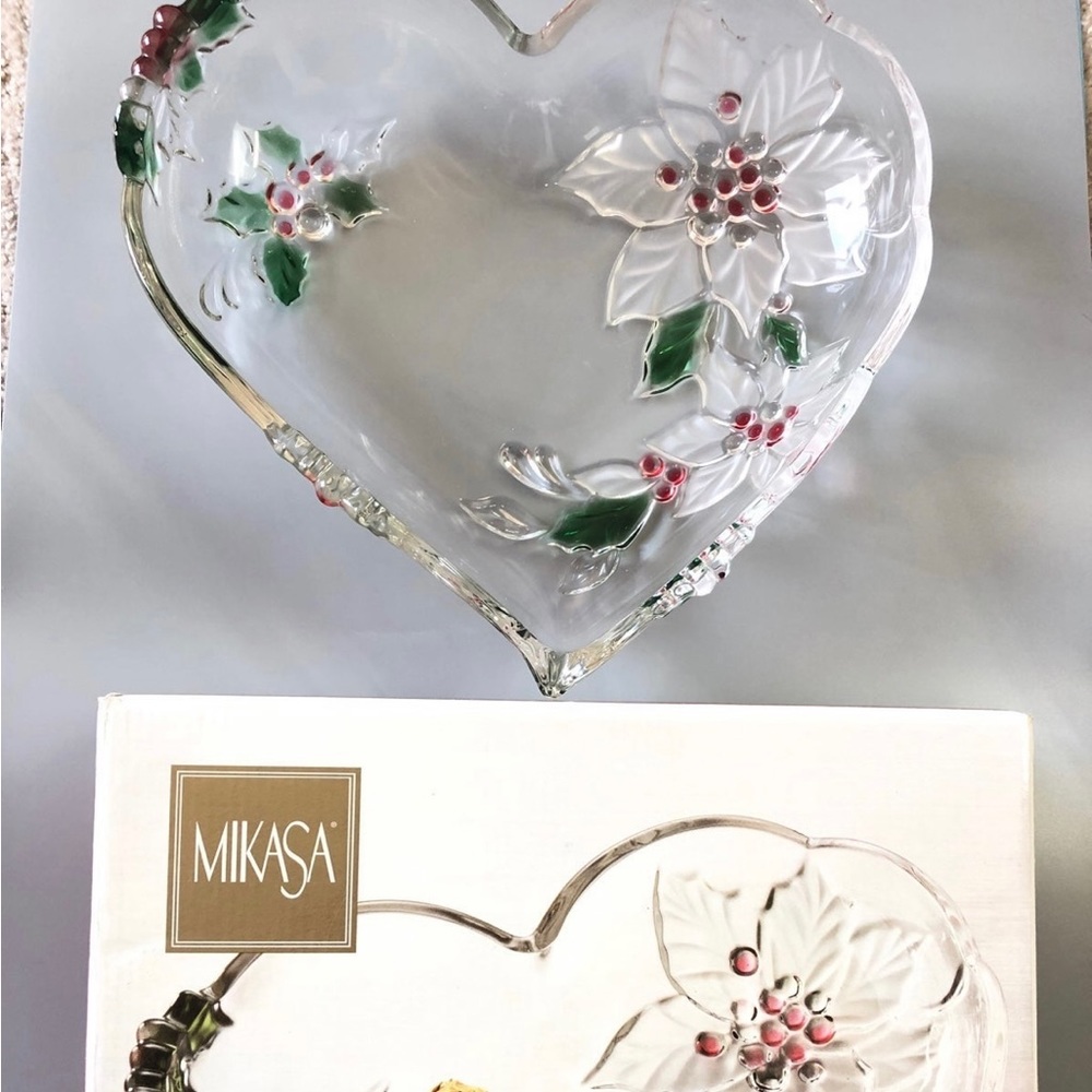 MIKASA : Crystal Holiday Bloom Poinsettia Heart Dish